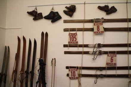 Wystawa starego sprzętu narciarskiego